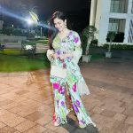 Ridhima Pandit Instagram - विघ्नहर्ता देवा श्री गणेशा 🥰❤️✨🫶🏻 wishing everyone a very Happy Ganesh Chaturthi wearing this gorgeous outfit by @lapink_by_knareshkumar PR by @sonyashaikh #ganeshchaturthi #indianfestival #ganpatibappamorya Mumbai, Maharashtra