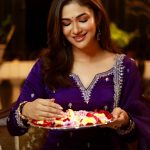 Ridhima Pandit Instagram - Wishing everyone a very Happy Diwali filled with light, prosperity, and happiness! 🪔🫶🏻✨💫 #happydiwali