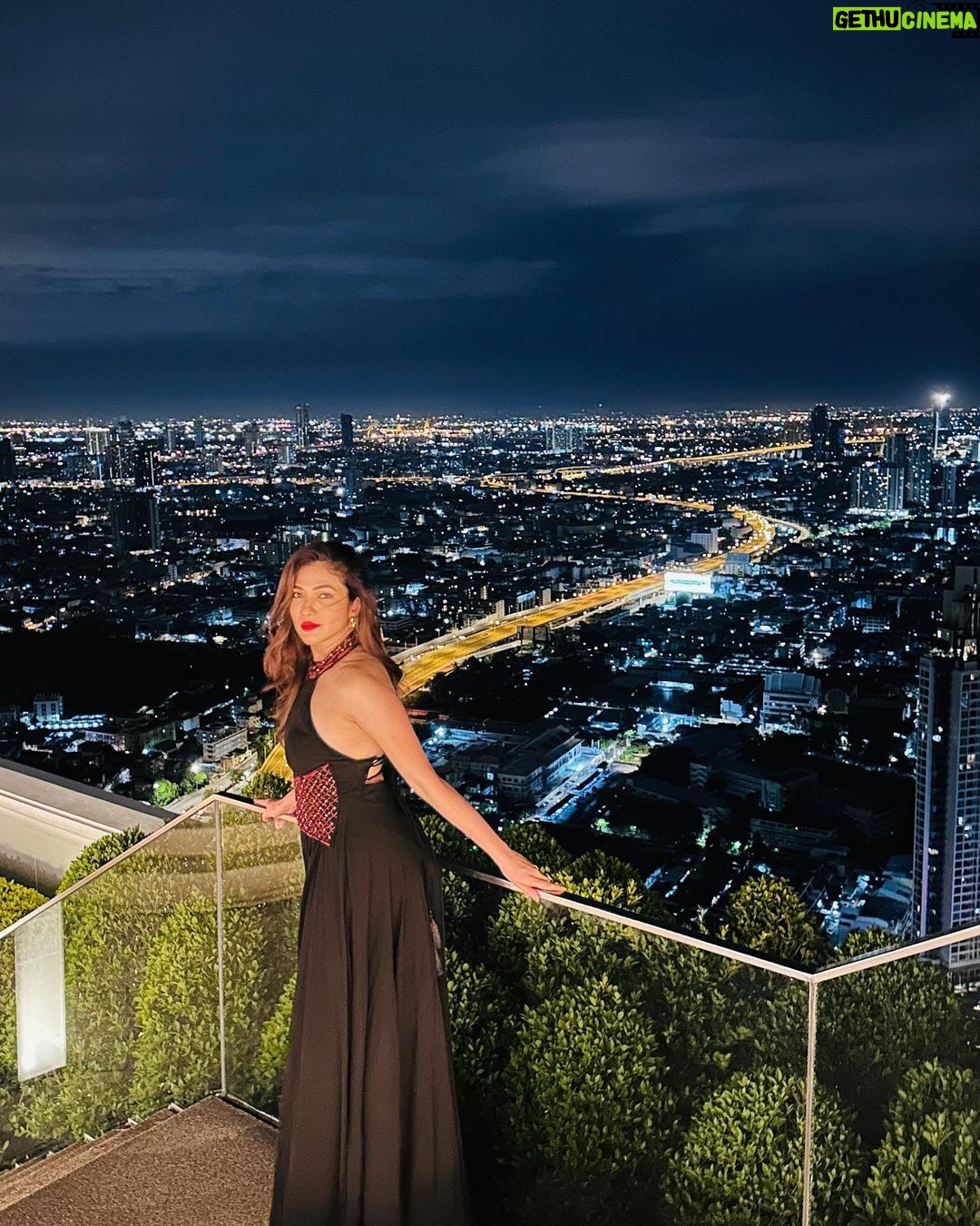 Ridhima Pandit Instagram - “Every skyline tells a story, and the city lights are its words.” ✨✨✨ . . . . Outfit - @alwaysraas @mintmilkpr Earrings - @voycejewellery Styled by @poojagulabani Le Bua State Tower