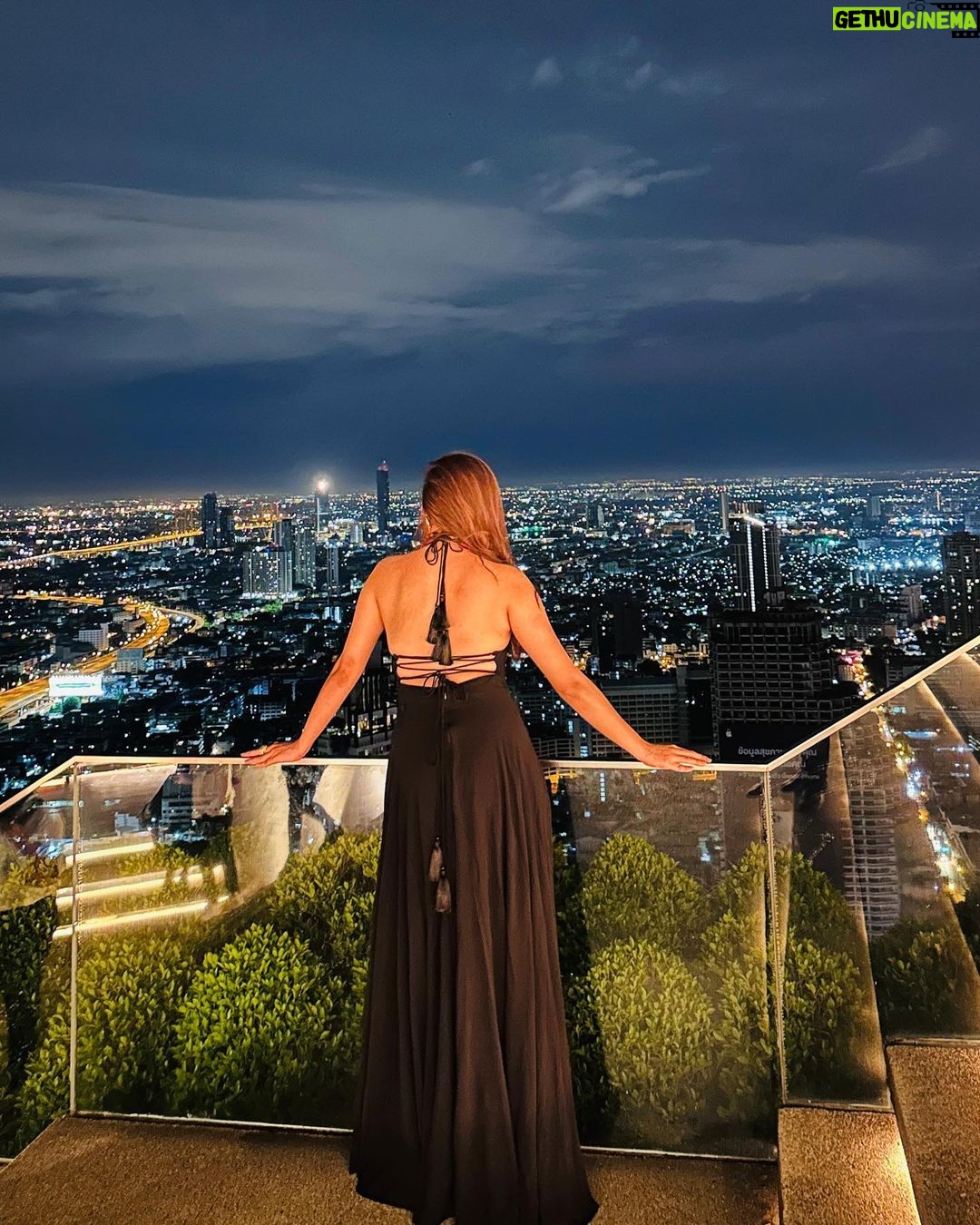 Ridhima Pandit Instagram - “Every skyline tells a story, and the city lights are its words.” ✨✨✨ . . . . Outfit - @alwaysraas @mintmilkpr Earrings - @voycejewellery Styled by @poojagulabani Le Bua State Tower