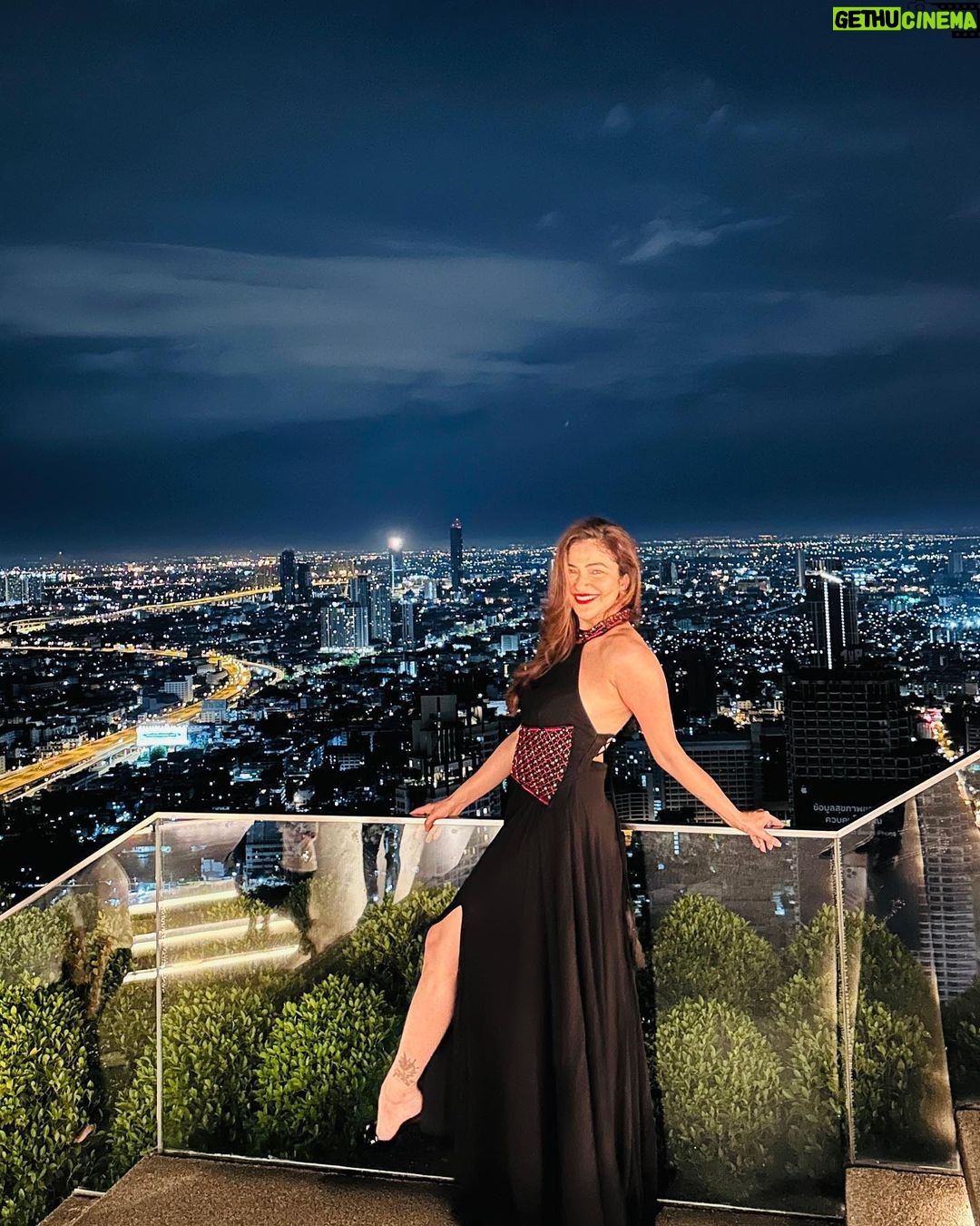 Ridhima Pandit Instagram - “Every skyline tells a story, and the city lights are its words.” ✨✨✨ . . . . Outfit - @alwaysraas @mintmilkpr Earrings - @voycejewellery Styled by @poojagulabani Le Bua State Tower