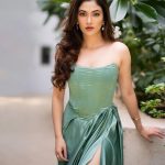 Ridhima Pandit Instagram - "Let your smile change the world, but don't let the world change your smile." 😃 . . . 📸: @nikhil.p.sawant 👗: @krishi1606 Wearing a custom creation by : @priyanshiij_ Accessories : @milsilaccessories 💄 : @mua_blissvinali Hair : @makeupby.apurva . . #ridhimapandit
