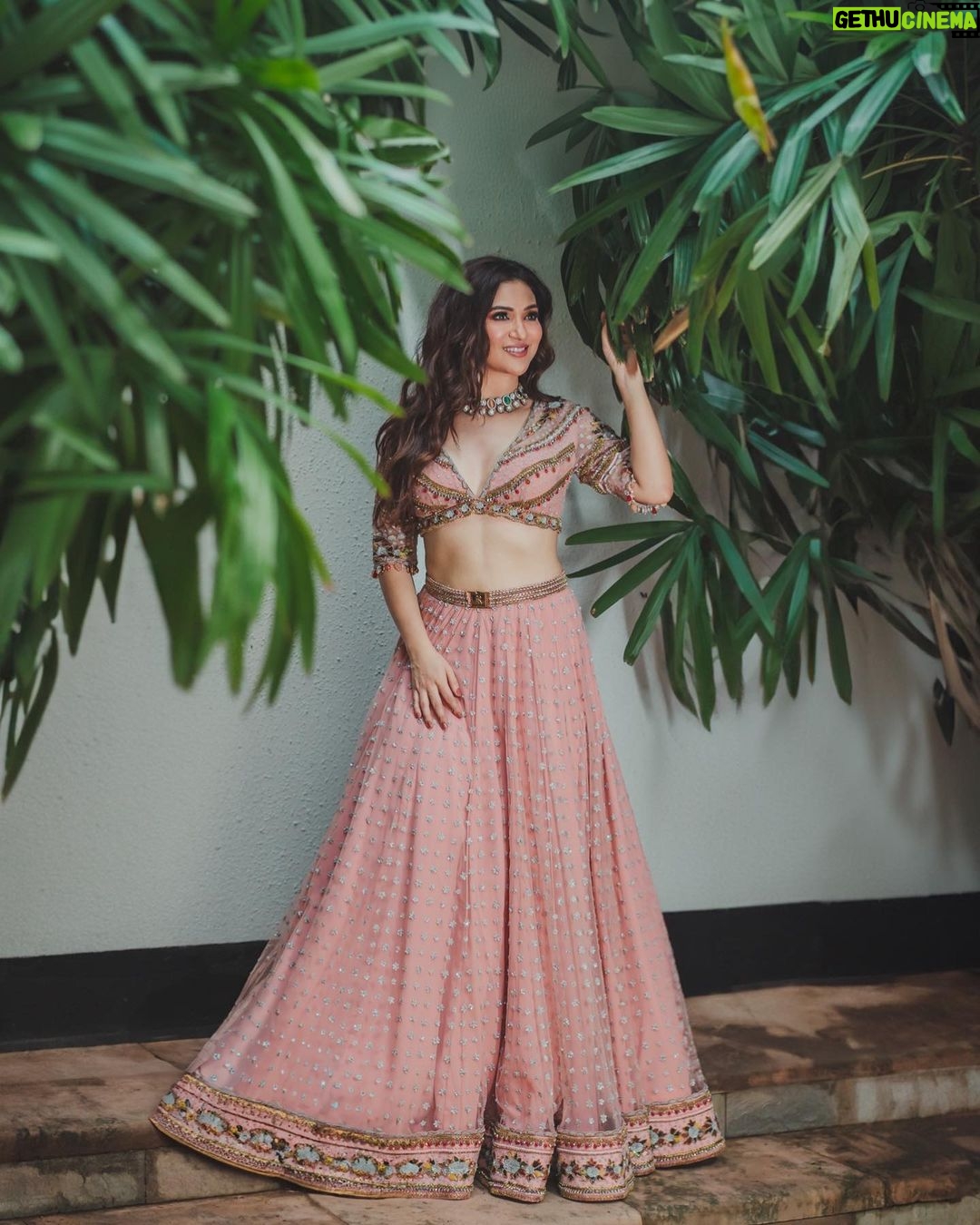 Ridhima Pandit Instagram - 🌸🌸🌸 Shoot Concept & Creative Direction: @thebridesofindia @mansidhanak Production: @mansidhanak @vinavb @mehtaakshit @revurgeofficial Makeup products: @Nourrbymallikabhat Makeup by: @mallika_bhat Hair by: @hairbyykaushall Location: @westinmumbaipowai Photography by: @abhithebear @_ayush.malviya_ Outfit: @rockystarofficial Jewellery: @rimayuO7 On set styling: @stylebysugandhasood @micu_28_ #TheBridesOfIndia ✨🧿 #ridhimapandit Mumbai, Maharashtra
