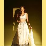 Ridhima Pandit Instagram - Kuch nahi bus dhundh rahi hu lautane ke liye… …Aapka opinion… Kahi neeche na gir gaya ho…💁🏻‍♀️☺️