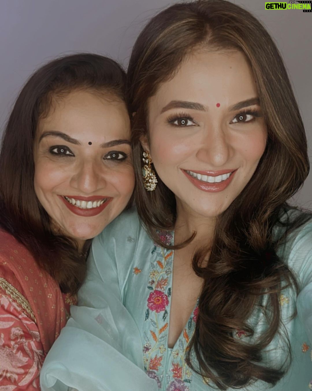 Ridhima Pandit Instagram - Aaj hai meri zindagi ke sabse khaas π€π» insaan ka janamdin.. Meri Behna Mera asli Gehna.. π₯Ήπ
ππ₯³πππ₯Ήπ§Ώπ§Ώπ love u sistahhhh @reemapandit .. May God bless you with the best in everything always β¦ #sisterlove