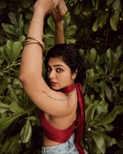Rima Kallingal Instagram - 🚩🤣 Photography : @_viishnu_santhosh Travel Partner : @bookmytripholidays.c Styled by : @diyaaa_john Grading : @fahad_n.j Photography team : @afrithhussain