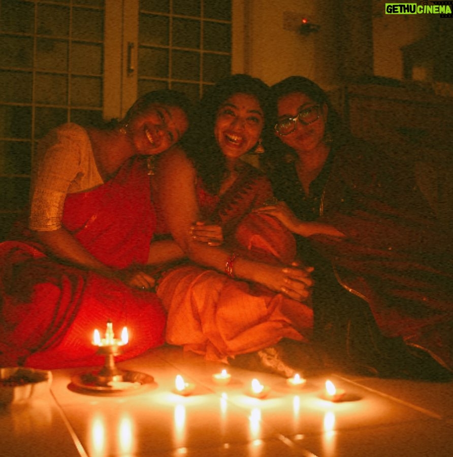 Rima Kallingal Instagram - A serendipitous Diwali! 🪔 @archana_padmini @par_vathy @suryadeva_ug