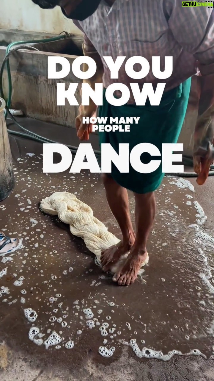 Rima Kallingal Instagram - NEYTHE From us to you, Mamangam Dance Company’s debut dance production, weaved with perseverance and passion! @greenarendran @poojitha.kuttikat @anusree.p.s_ @Gopika_manjusha @jayaprakashanju @d_i_z_u_z_a___ @aloshy_amal @ajaym7 @lionalleeshoy @ashwing1686 @anil_inspire @sherin.elisabeth.joshy @jibinjosephvn @savetheloom_org #mamangam #mamangamindia #danceproduction #rimakallingal #neythe #dancer #dance #contemporarydance #indiandance