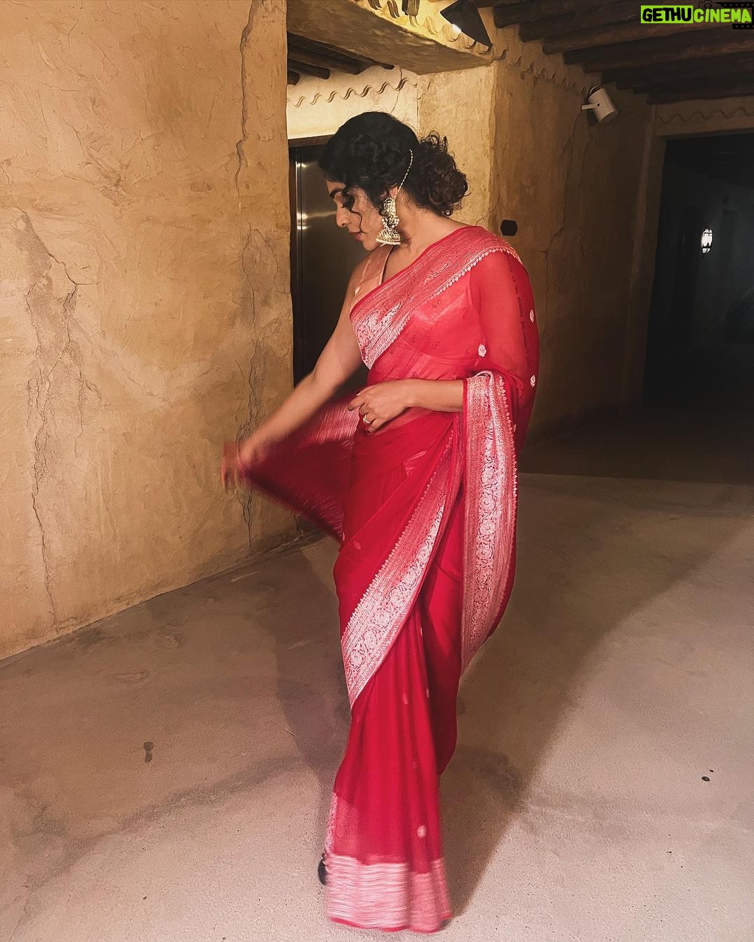 Rima Kallingal Instagram - Draped in Beautiful Benaras weaves. Styled by @diyaaa_john in a @via_east sari from @saltstudio, MUAH by @swapsmakeup . Event managed and candid pictures taken by the psycho of the company @psycho_419
