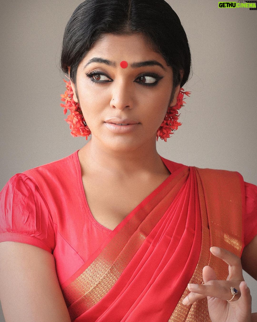 Rima Kallingal Instagram - Throwback to these pics on this day to remember the art and artist in you 💃💙 📸 : @aashiqabu