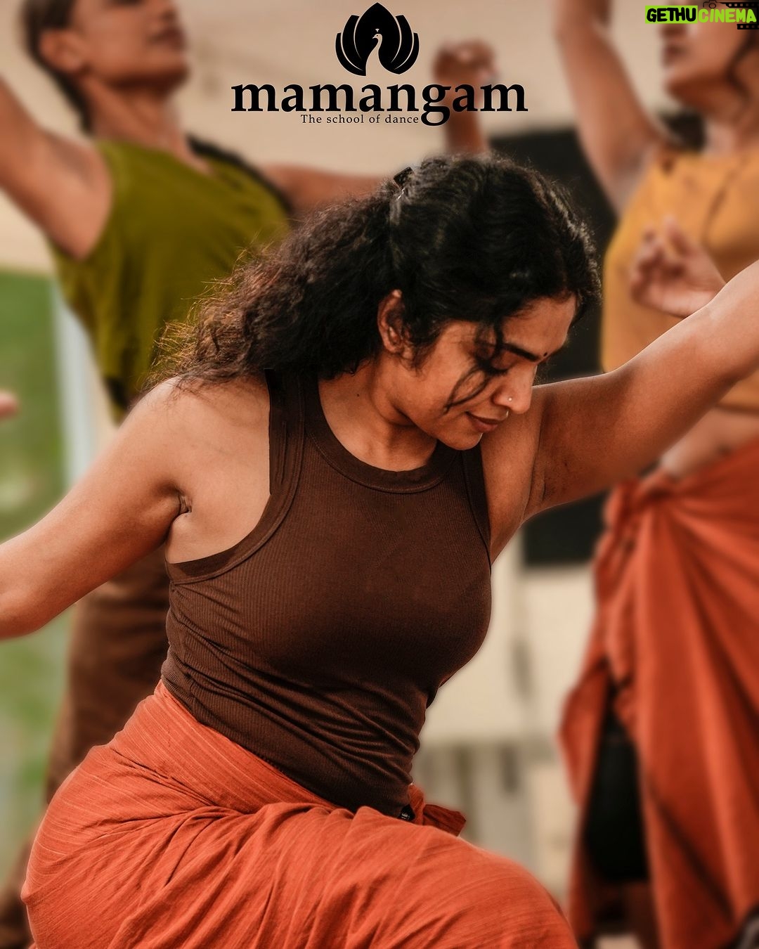 Rima Kallingal Instagram - The countdown is on, and we're excited to unveil our debut contemporary dance production with you all. If you haven't reserved your tickets, do so now through the link in the bio. Be part of this milestone celebration with us. Concept and Design - Rima Kallingal @rimakallingal Choreography - Ashwin George @ashwing1686 Assistant Choreography - Aloshy Amal & Greeshma Narendran @aloshy_amal & @greenarendran Music (production) - Lional Lishoy @lionalleeshoy Costume Designer - Sherin Elisabeth Joshy @sherin.elisabeth.joshy Costumes - Thunnal @thunnal Light Designer - Manu Jacob @manuvjacob Art Director - Anil Inspire @anil_inspire Creative Consultant - Ramesh Menon @menonpr Social Impact Partner - Save The Loom @savetheloom_org Event Management: @pixiedust__stories Event Consultant - Parvathi Menon @parummaa Social media and PR - La La Relations @lalarelations Dancers - Rima Kallingal, Aloshy Amal, Anusree P.S @anusree.p.s_, Anju Shyamaprasad @jayaprakashanju , Greeshma Narendran @greenarendran , Gopika Manjusha @gopika_manjusha, Amrithasree Omanakuttan @d_i_z_u_z_a____ , Poojitha Menon K @poojitha.kuttikat Video shot by Cyril Syriac @indie_filmer Edited by Antony Paul @antonypaul_artist #mamangamindia #mamangam #dance #dancepractice #rimakallingal #eventsofkochi #events #danceperformance #indiancontemporarydance #indiancontemporaryart #indiandance