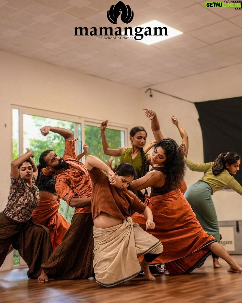 Rima Kallingal Instagram - The countdown is on, and we're excited to unveil our debut contemporary dance production with you all. If you haven't reserved your tickets, do so now through the link in the bio. Be part of this milestone celebration with us. Concept and Design - Rima Kallingal @rimakallingal Choreography - Ashwin George @ashwing1686 Assistant Choreography - Aloshy Amal & Greeshma Narendran @aloshy_amal & @greenarendran Music (production) - Lional Lishoy @lionalleeshoy Costume Designer - Sherin Elisabeth Joshy @sherin.elisabeth.joshy Costumes - Thunnal @thunnal Light Designer - Manu Jacob @manuvjacob Art Director - Anil Inspire @anil_inspire Creative Consultant - Ramesh Menon @menonpr Social Impact Partner - Save The Loom @savetheloom_org Event Management: @pixiedust__stories Event Consultant - Parvathi Menon @parummaa Social media and PR - La La Relations @lalarelations Dancers - Rima Kallingal, Aloshy Amal, Anusree P.S @anusree.p.s_, Anju Shyamaprasad @jayaprakashanju , Greeshma Narendran @greenarendran , Gopika Manjusha @gopika_manjusha, Amrithasree Omanakuttan @d_i_z_u_z_a____ , Poojitha Menon K @poojitha.kuttikat Video shot by Cyril Syriac @indie_filmer Edited by Antony Paul @antonypaul_artist #mamangamindia #mamangam #dance #dancepractice #rimakallingal #eventsofkochi #events #danceperformance #indiancontemporarydance #indiancontemporaryart #indiandance