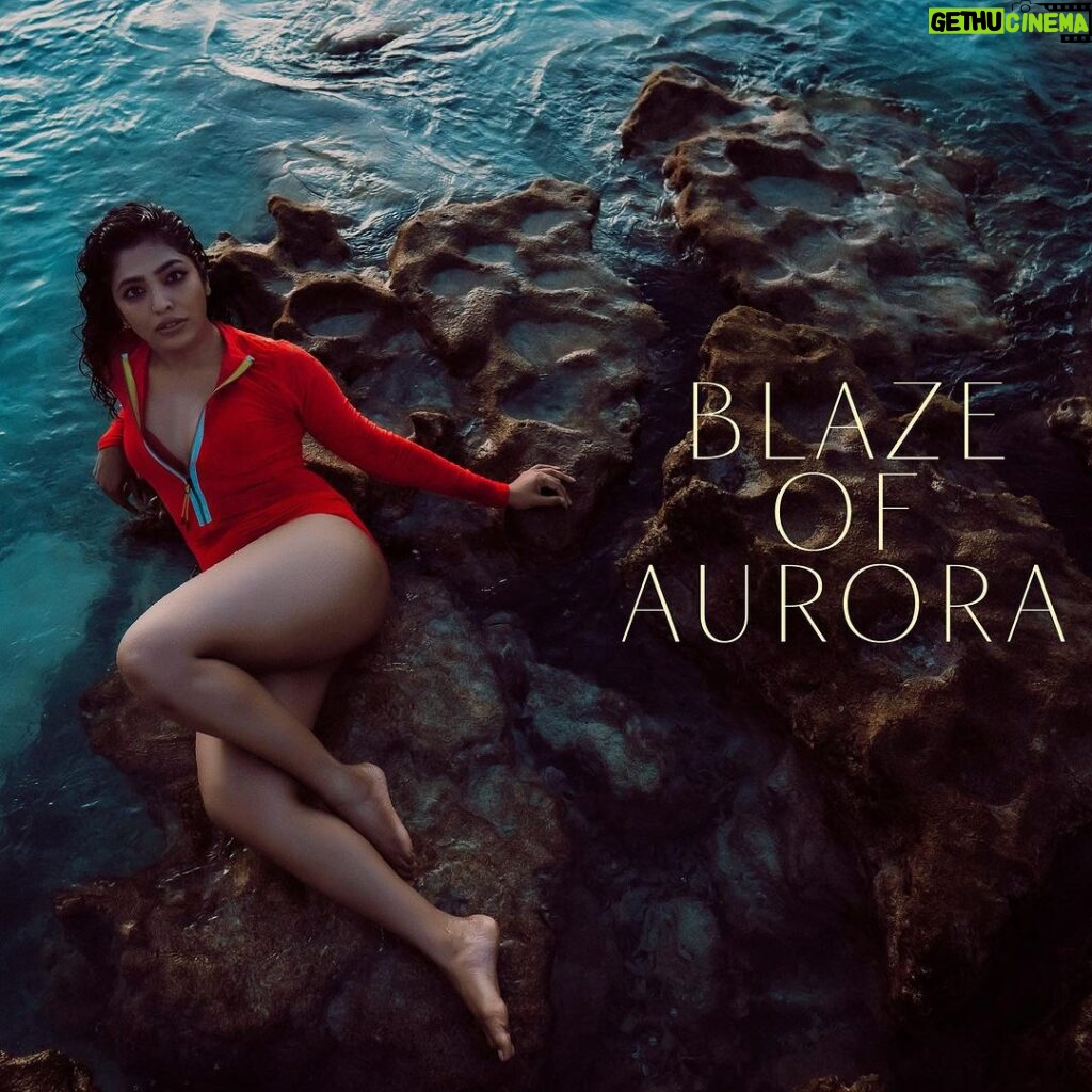 Rima Kallingal Instagram - Blaze of Aurora.. Photography : @_viishnu_santhosh Travel Partner : @bookmytripholidays.c Styled by : @diyaaa_john Editing : @anandu.sadanand Photography Assist : afrithhussain