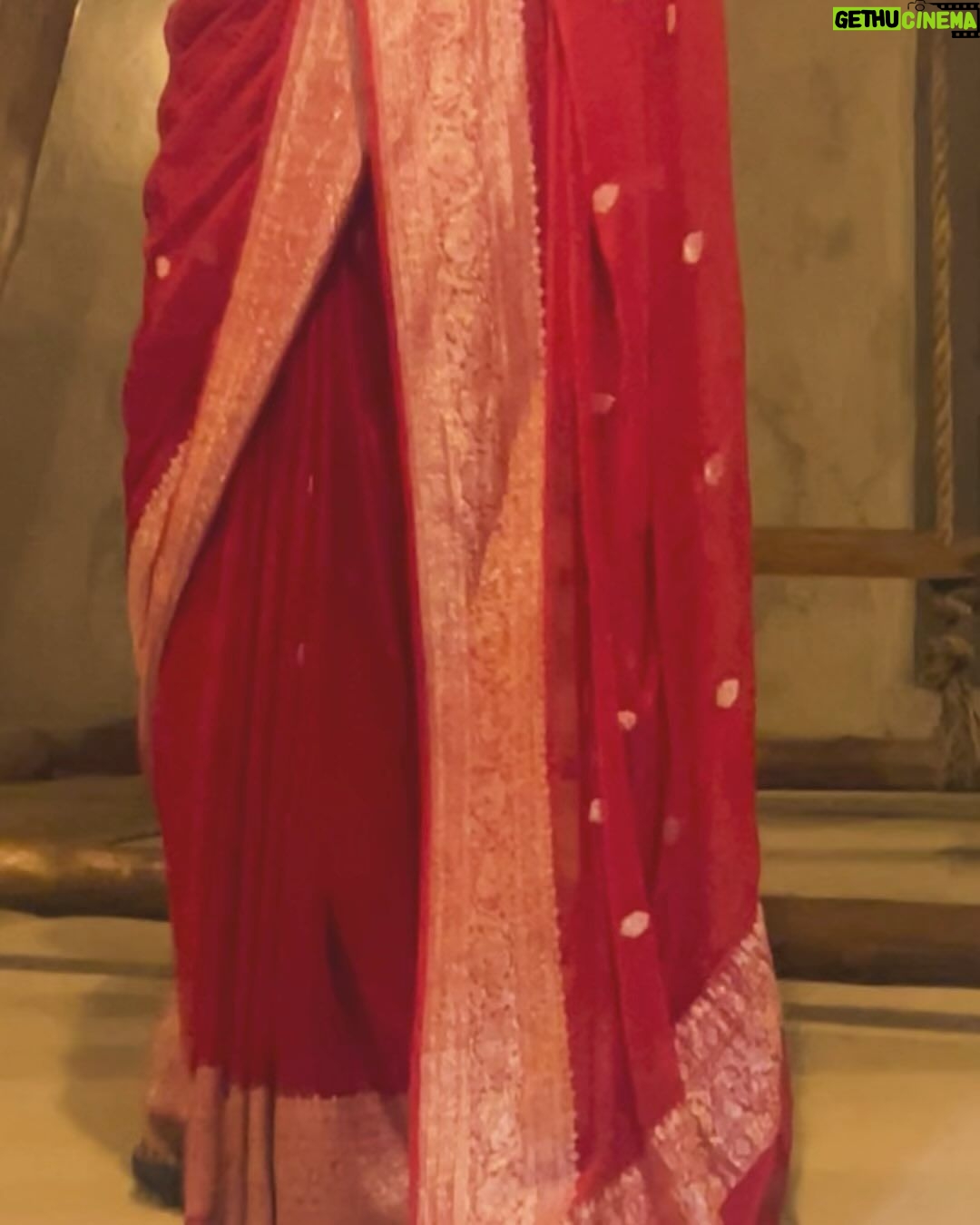 Rima Kallingal Instagram - Draped in Beautiful Benaras weaves. Styled by @diyaaa_john in a @via_east sari from @saltstudio, MUAH by @swapsmakeup . Event managed and candid pictures taken by the psycho of the company @psycho_419