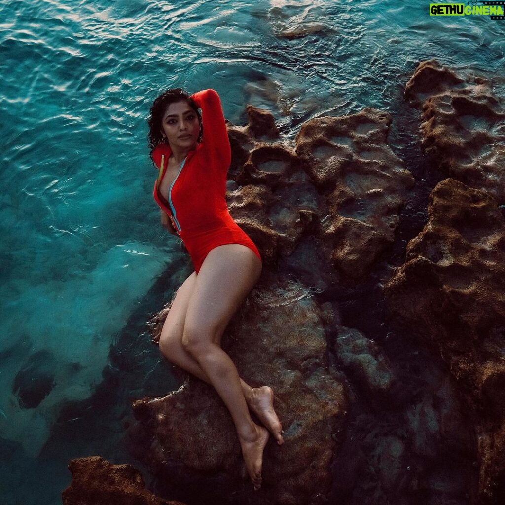 Rima Kallingal Instagram - Blaze of Aurora.. Photography : @_viishnu_santhosh Travel Partner : @bookmytripholidays.c Styled by : @diyaaa_john Editing : @anandu.sadanand Photography Assist : afrithhussain