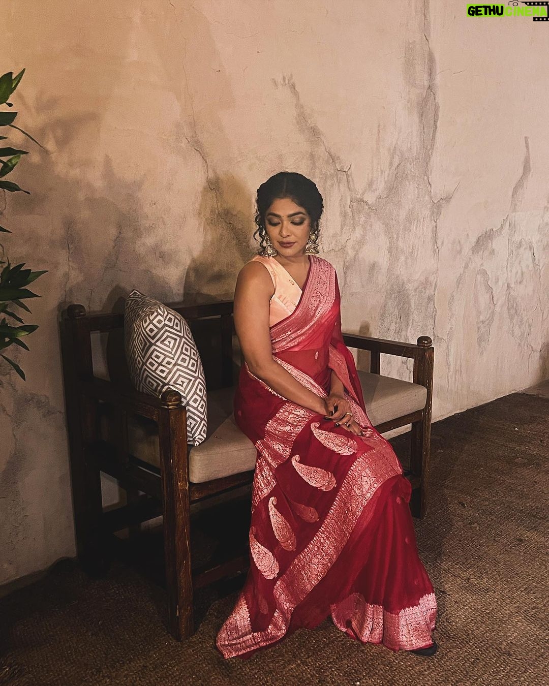 Rima Kallingal Instagram - Draped in Beautiful Benaras weaves. Styled by @diyaaa_john in a @via_east sari from @saltstudio, MUAH by @swapsmakeup . Event managed and candid pictures taken by the psycho of the company @psycho_419