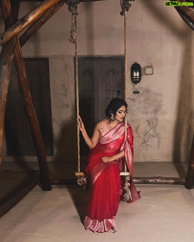 Rima Kallingal Instagram - Draped in Beautiful Benaras weaves. Styled by @diyaaa_john in a @via_east sari from @saltstudio, MUAH by @swapsmakeup . Event managed and candid pictures taken by the psycho of the company @psycho_419