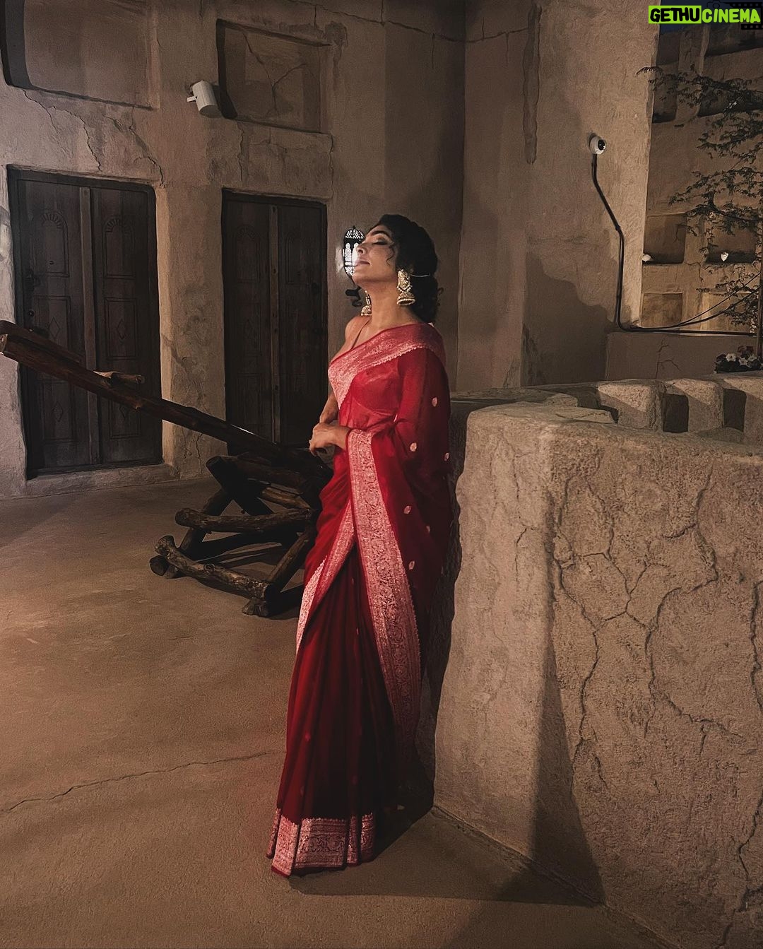 Rima Kallingal Instagram - Draped in Beautiful Benaras weaves. Styled by @diyaaa_john in a @via_east sari from @saltstudio, MUAH by @swapsmakeup . Event managed and candid pictures taken by the psycho of the company @psycho_419