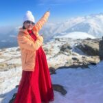 Rithika Tamil Selvi Instagram - Thank u everyone for all ur wishes & blessings on my born day .. love u all ❤️🫰🏻 Itinerary planner @touronholidays Outfit @labelkamra . . . . #rithika #tamil_rithika #rithikatamilselvi #mybirthday #kashmirtourism #snowlove #snowbeauty Kashmir