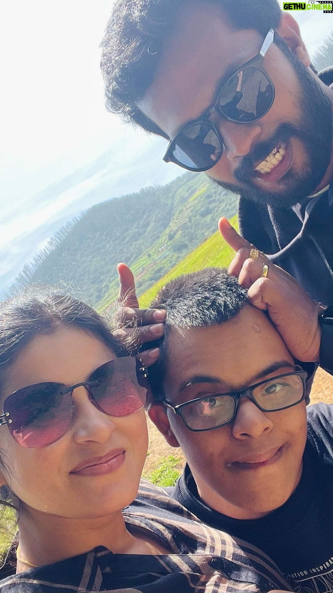 Rithika Tamil Selvi Instagram - சின்னச் சின்ன அன்பில்தானே ஜீவன் இன்னும் இருக்கு❤️😇🧿 #rithika #tamil_rithika #rithikatamilselvi #rithikavijaytv #britherlover❤️ #brother #littlebrother #happiness #love #trendingsongs #trending #trendingnow #peace