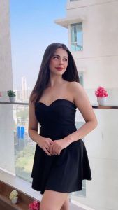Ritika Badiani Instagram - Uff 🖤 Wearing @a.la.modebyakanksha 🫶🏻 #RitsBadiani #RitikaBadiani #Trending #Uff