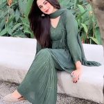 Ritika Badiani Instagram - Ajeeb Daastan Hai Yeh….My all time favourite song 🫶🏻 Outfit @houseofchikankari.in 💚 PR @nikitasharmaa28 ✨ #RitsBadiani #RitikaBadiani