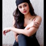 Ritika Badiani Instagram - Dont look at the caption, look at Me! 🖤 #RitsBadiani #RitikaBadiani