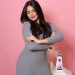 Ritika Badiani Instagram - Making anyone switch to chai from coffee is itself a huge yet small happiness of our lives🤍 and my #EkJhappiForMe moment. This was my moment for this amazing and beautiful social initiative by BoroPlus lotion. What’s your ek jhapi for me moment? @boroplusindia #BoroPlus #BoroPlusLotion #Ad #BPsocialinitiative #EkJhapiForMe