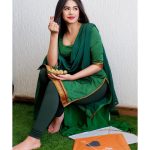Ritika Badiani Instagram - Happy Lohri 🙏 Happy Makarsankranti 🙏 Happy Uttarayan 🙏 Happy Pongal 🙏 Happy Bihu 🙏 #RitsBadiani #RitikaBadiani #LoveYouAll