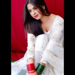 Ritika Badiani Instagram - Socha likhoon kuch , Dil mein jo hai baatien kuch, Poonch loon aapse sawal kuch, Kya karte ho humse pyaar sach much? -RB ♥️ #RitsBadiani #RitikaBadiani
