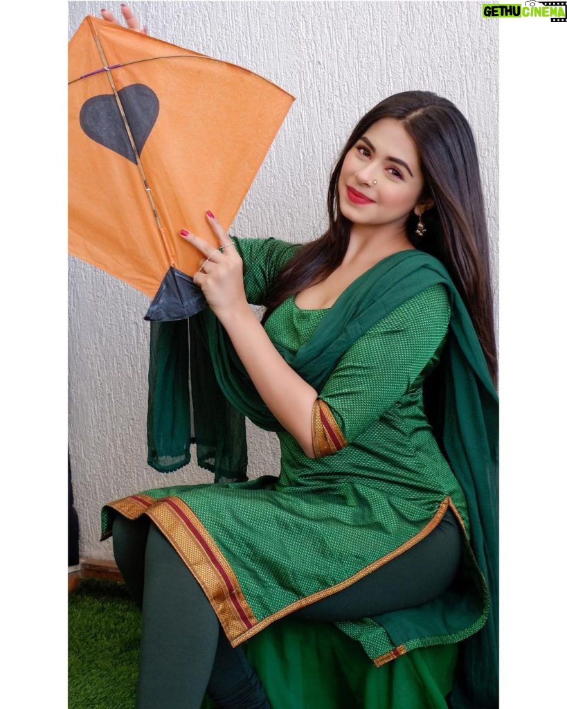 Ritika Badiani Instagram - Happy Lohri 🙏 Happy Makarsankranti 🙏 Happy Uttarayan 🙏 Happy Pongal 🙏 Happy Bihu 🙏 #RitsBadiani #RitikaBadiani #LoveYouAll