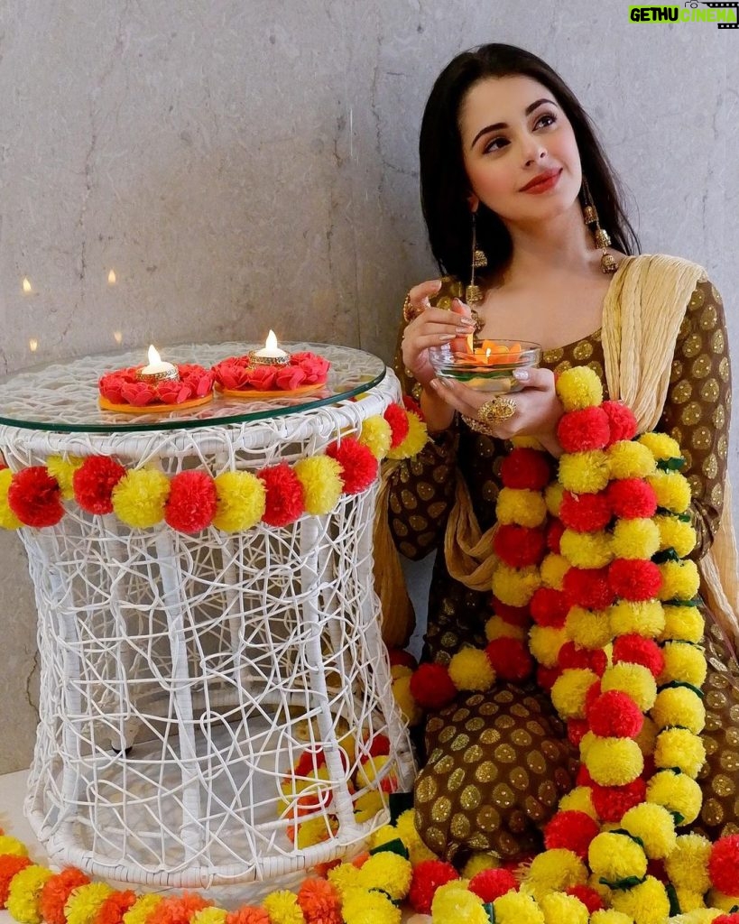 Ritika Badiani Instagram - Happy Diwali 🪔♥ #RitsBadiani #RitikaBadiani #HappyDiwali
