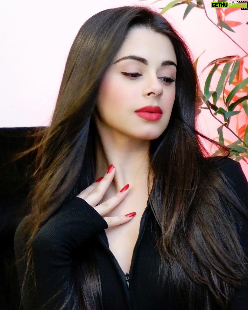 Ritika Badiani Instagram - I got that Red Lip Classic thing that you like ♥