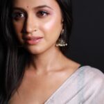 Ritika Shrotri Instagram - Jhumka ✨ Muah @swatighodke_mua_official Outfit @fragrance_designs #jhumka #reelitfeelit #reels #trending #saree #dance #groove