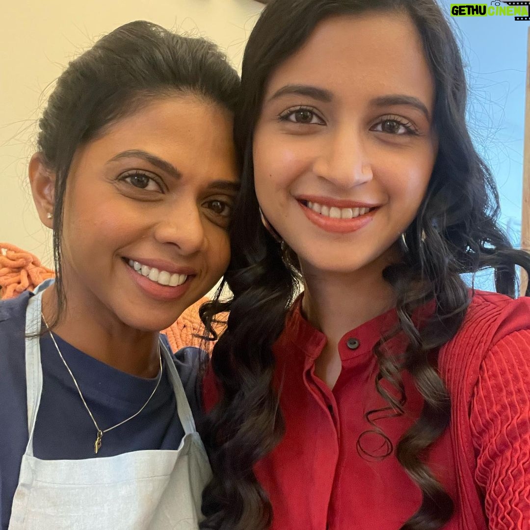 Ritika Shrotri Instagram - Bts from the sets of London Misal! Releasing on 8th December! Mark the date ✨ @rutuja_bagwe @sahibharat @jalindar.kumbhar @im_gaurav_more20 @nikkhhil_29 @ruturaajshinde @madhuripawarofficial #cinema #8dec #marathi