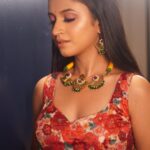 Ritika Shrotri Instagram – 🌹 

Muah @swatighodke_mua_official 
Outfit @fragrance_designs 
Pc @kaus_tube 
Jewellery @tantuh_wirehandmadeartistry 

#red #traditional #elegance #photooftheday #fashion #outfit