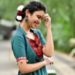 Ritika Shrotri Instagram - ये सादगी ,भोलापन ये नाजुक सी आंदाये। एक तरफा,दुनियाभर कि बालांये।। @shrotriritikaofficial ❤️ @bhaktaam 💃