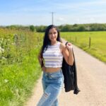 Ritika Shrotri Instagram - Just a sunny day 🌻 #photooftheday #wandering #fields #farm #nature #instagram
