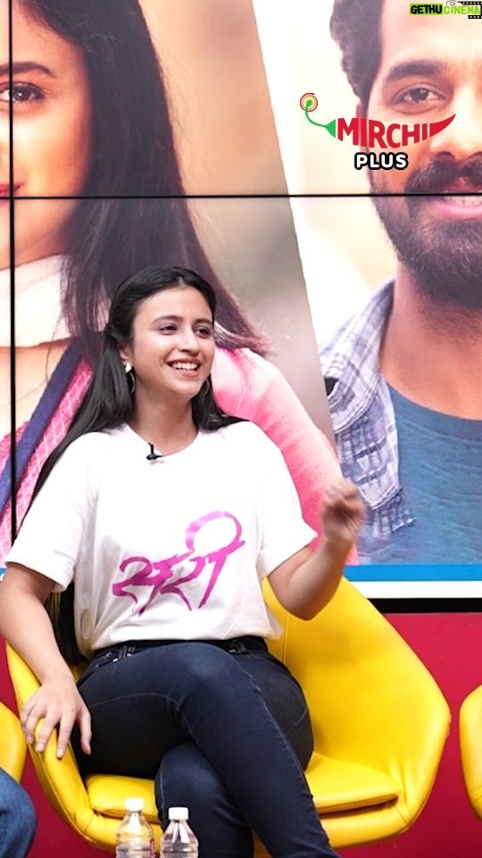 Ritika Shrotri Instagram - @shrotriritikaofficial तुला नक्की कसा पाहिजे? मला वाटतं कदाचित @sarithefilm बघूनच आता ह्याचं उत्तर मिळू शकतं. आजपासून थेटरात🌼 @ajinkyathoughts @pruthvi_ambaar_official @mirchimarathi @mirchimumbai #ritikashrotri #ajinkyaraut #ajinkyarautfans #ritikashroti #rjdnyaneshwari #pruthviambaar #sarithefilm #love #prem #relationships #boyfriend #marathiindustry #marathifilm #maharashtra #mumbai