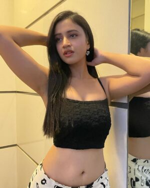 Ritika Shrotri Instagram - Black & white 🤍

Outfit @fragrance_designs 
Pc @rutuja_bagwe 

#photooftheday #promotions #outfit #casuals #blacknwhite