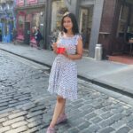 Ritika Shrotri Instagram - Chhoo mantar gali > Diagon alley 😉 #harrypotter #edinburgh #wandering #potterheads