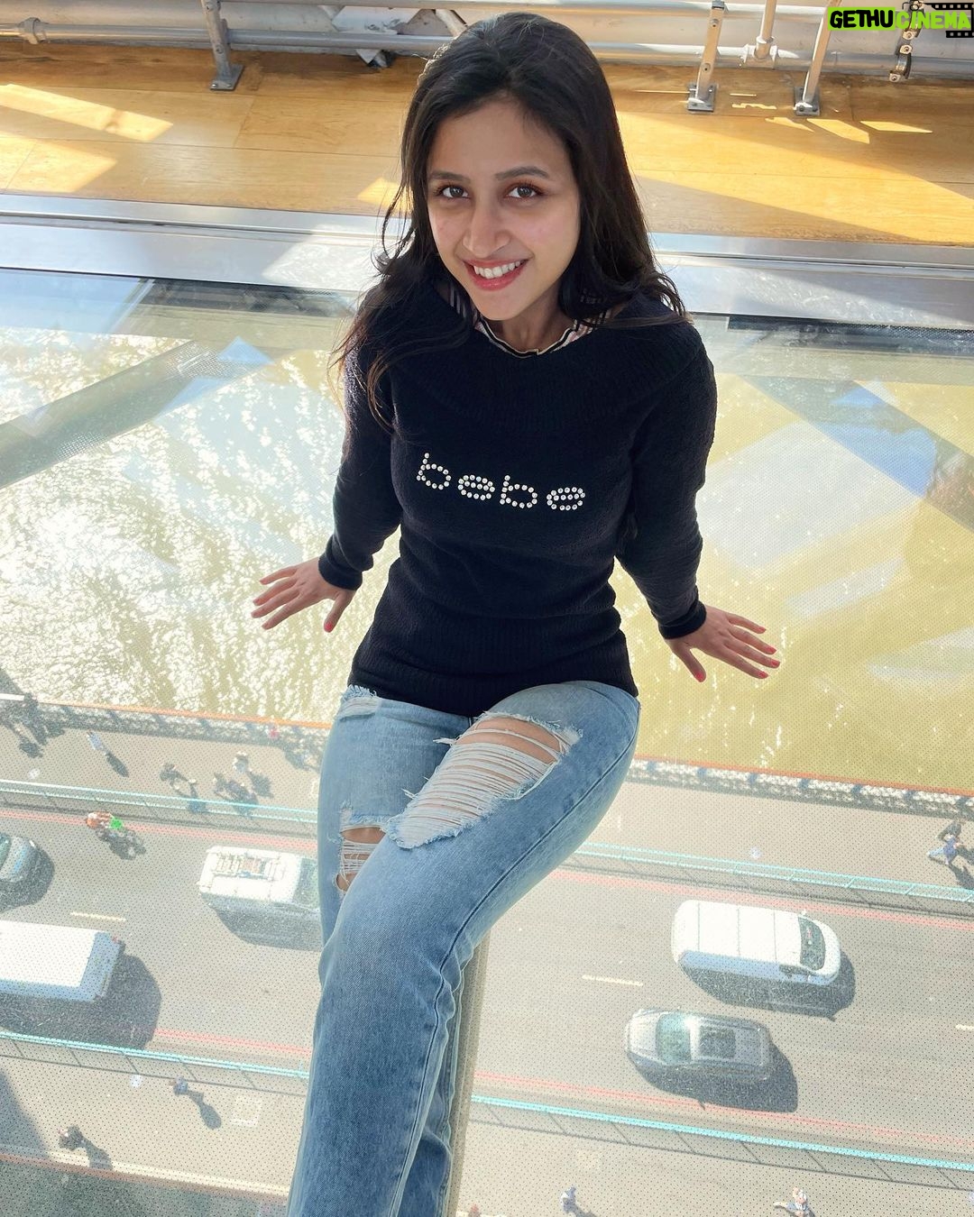 Ritika Shrotri - 39.8K Likes - आज मैं ऊपर, आसमाँ नीचे
#photooftheday #towerbridge #london #wandering