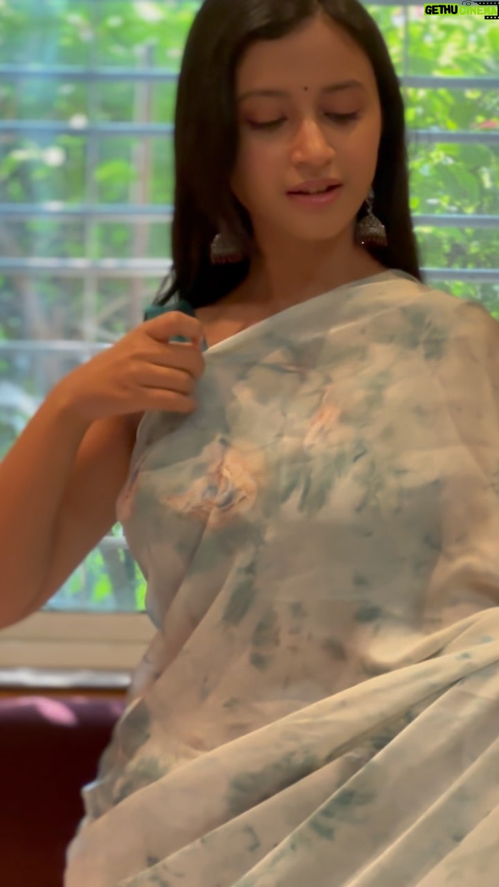 Ritika Shrotri Instagram - Boys when they see girls in a saree ✨ #diwali #2023 #saree #traditional #festive #vibes #reelitfeelit