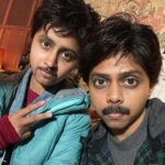 Ritika Shrotri Instagram - #bromance ❤️ aditya & ravindra “लंडन मिसळ” ८ डिसेंबरपासून संपुर्ण महाराष्ट्रात प्रदर्शित. Ritika tu kamal actor aahes 🤗 chota packet bada dhamaka 💥 tuzya barobar kam kartana khuuuuuup dhamal aali… london missal chya process madhe mala ek lahan bahin milali 😍 @shrotriritikaofficial love you princess ❤️ London, United Kingdom