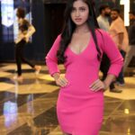 Ritika Shrotri Instagram – तेरी आँखों का भी कुछ हल्का गुलाबी रंग था
ज़ेहन ने मेरे भी अब के दिल को समझाया नहीं
@shrotriritikaofficial 🩷