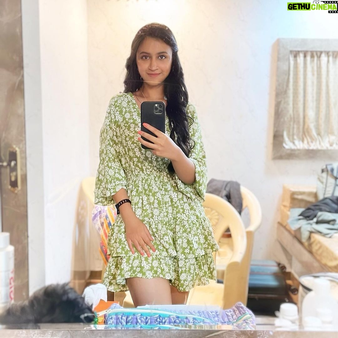 Ritika Shrotri Instagram - Bts from the sets of London Misal! Releasing on 8th December! Mark the date ✨ @rutuja_bagwe @sahibharat @jalindar.kumbhar @im_gaurav_more20 @nikkhhil_29 @ruturaajshinde @madhuripawarofficial #cinema #8dec #marathi