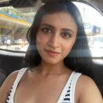 Ritika Shrotri Instagram - Mumbai aur traffic 🙈 #photooftheday #taxi #selfie #instagram