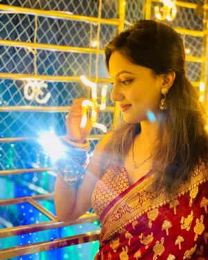 Riya Dey Instagram - 1st Diwali as husband & wife😌🪔
Tons of Diwali wishes to all of you from us..❤️🙏🏻
#swipeleft ⬅️
#happydiwali #light #love #happiness #togetherness #strongertogether #positivevibes #husbandwife #firstdiwali #festival #festivewear #festivevibes #ootn #sunilria🎊👩‍❤️‍👨🎊