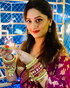 Riya Dey Instagram - 1st Diwali as husband & wife😌🪔
Tons of Diwali wishes to all of you from us..❤️🙏🏻
#swipeleft ⬅️
#happydiwali #light #love #happiness #togetherness #strongertogether #positivevibes #husbandwife #firstdiwali #festival #festivewear #festivevibes #ootn #sunilria🎊👩‍❤️‍👨🎊