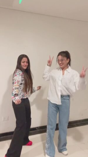 Riya Dey Instagram - When dhualia janda & rangalata leads are together..this crazy fun is obvious…u are a sweetheart @rayelinasamantaray 🫶🏻❤️😘..dhulia udei deicha pura dhulia janda song re with your gorgeous adaayein..🔥🤩💃
Ps..don’t miss the end parts😝🥰
Vc- our pro @officialbhoomikadash ❤️😘